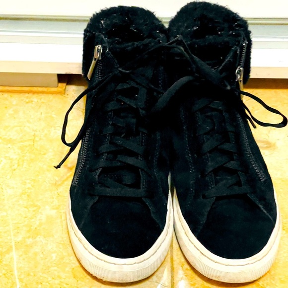 UGG “Alameda Mid Zip” Women’s Real Fur Lined Black Suede Leather Sneakers Sz 7 - Picture 1 of 9